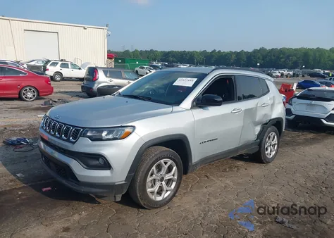 2025 Jeep Compass Latitude 4X4 z USA, uszkodzony, nr VIN 3C4NJDBN5ST544793
